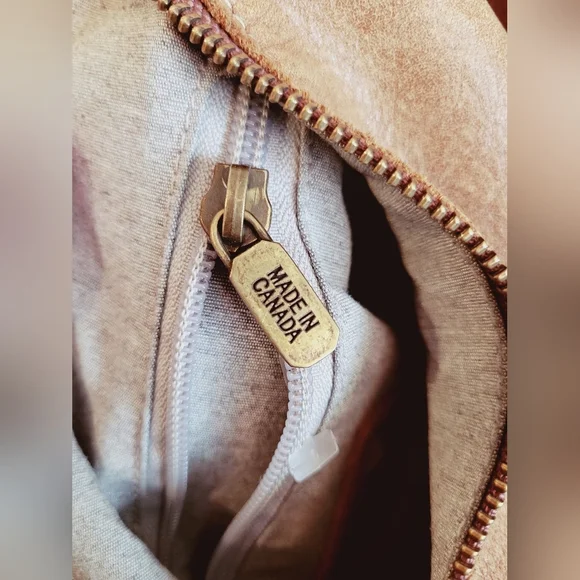 Vintage ROOTS Leather Crossbody Bag - Picture 10 of 11